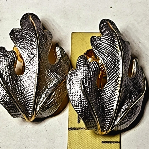 Vintage Castlecliff textured silver leaf gold trim clip on earrings see notes - Picture 8 of 8